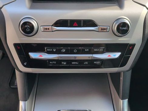 Used 2022 Ford Explorer XLT w/ Equipment Group 202A AWD/4WD image 21