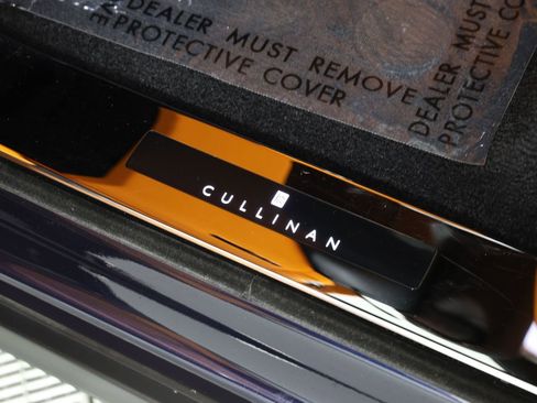 Certified 2022 Rolls-Royce Cullinan w/ Cullinan Package AWD/4WD image 32