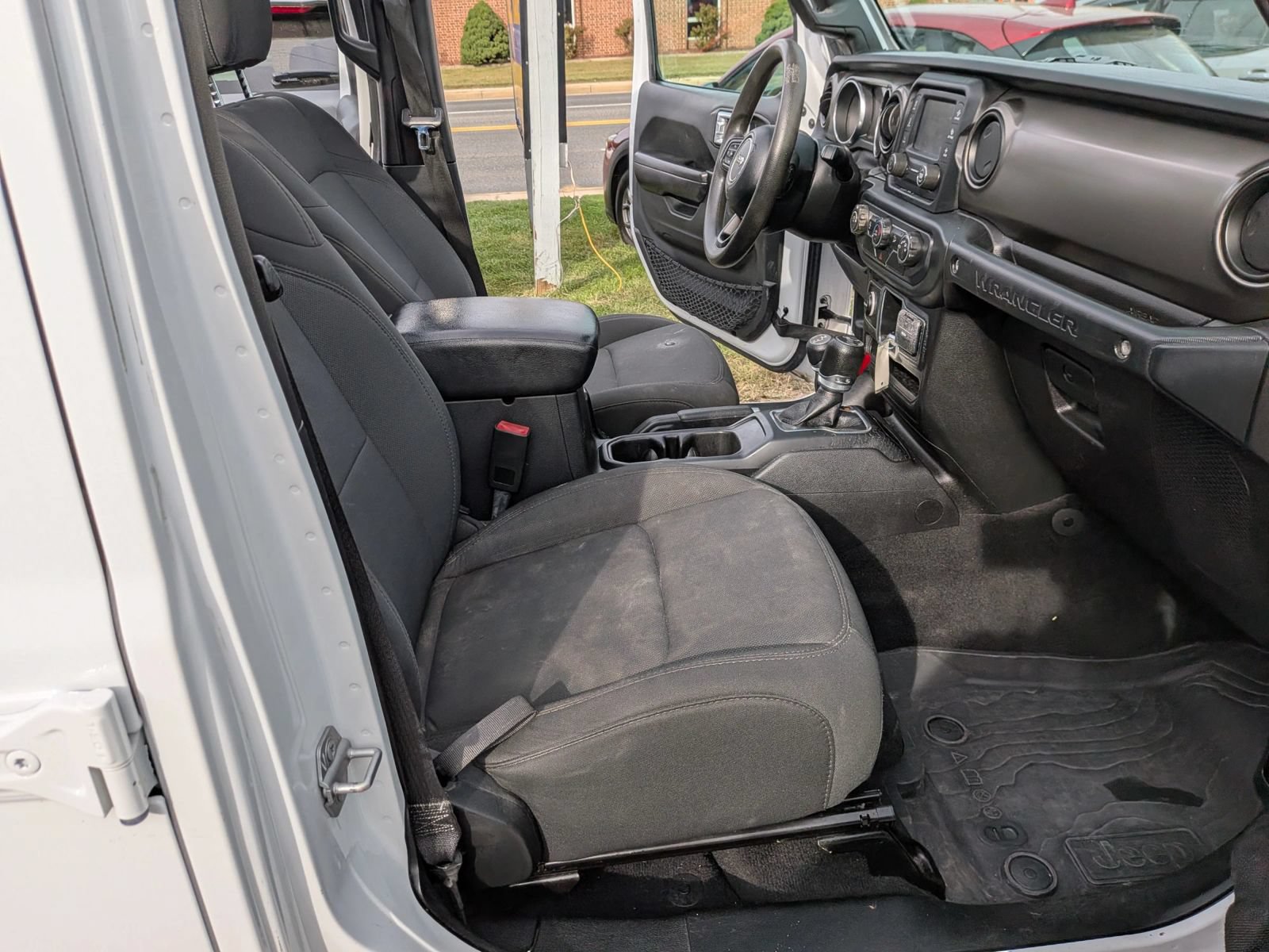 Used 2018 Jeep Wrangler Unlimited Sport AWD/4WD image 36