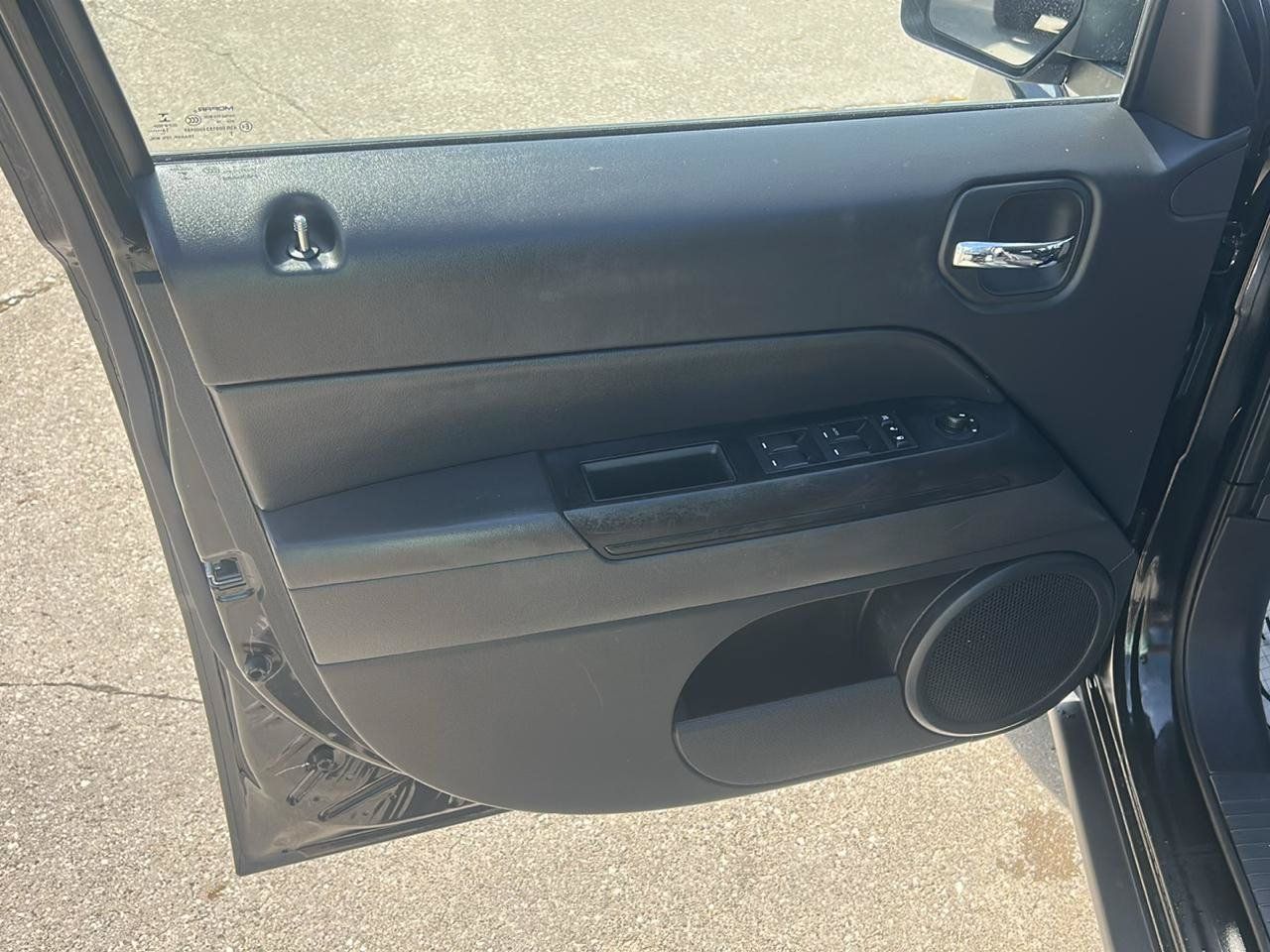 Used 2017 Jeep Patriot High Altitude FWD image 9