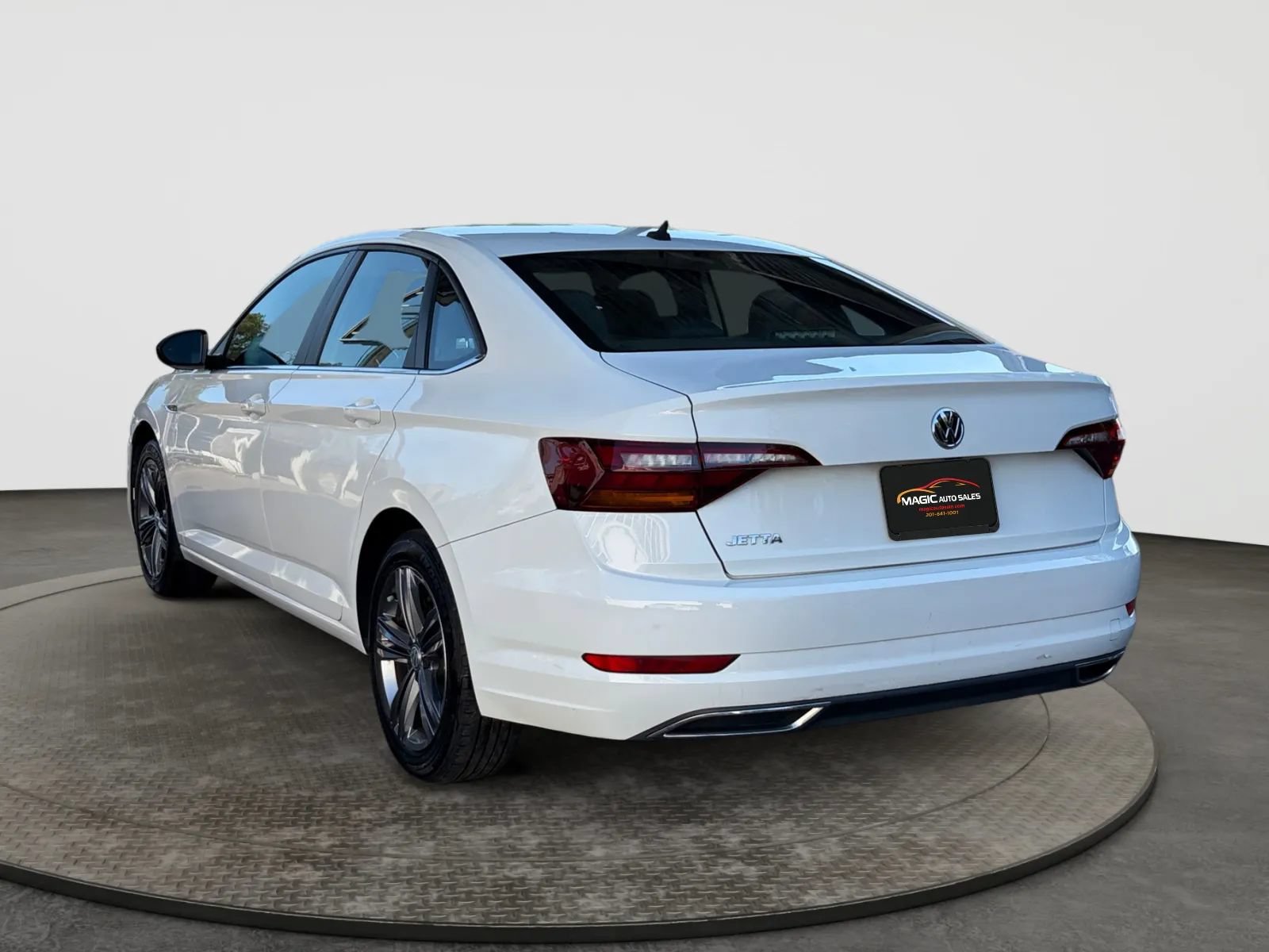 Used 2019 Volkswagen Jetta R-Line w/ R-Line Cold Weather Package FWD image 8