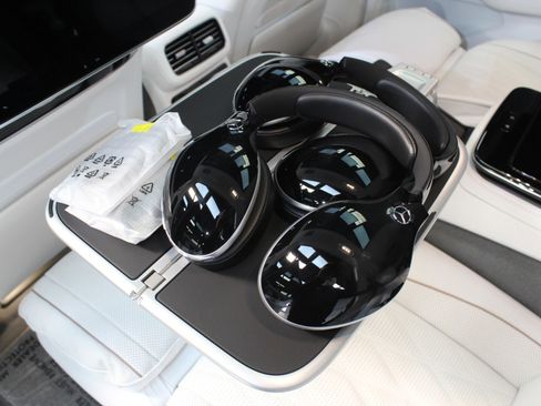 Used 2025 Mercedes-Benz Maybach GLS 600 4MATIC image 32