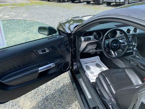 Used 2022 Ford Mustang Premium image 10