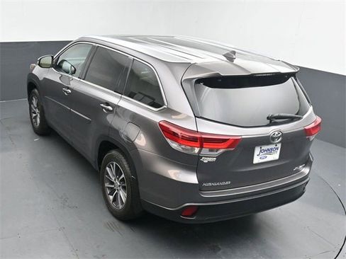 Used 2019 Toyota Highlander XLE image 26