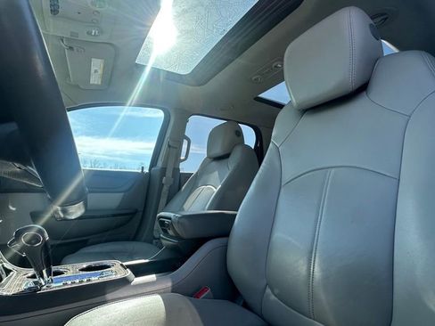 Used 2017 GMC Acadia Limited SLT image 6