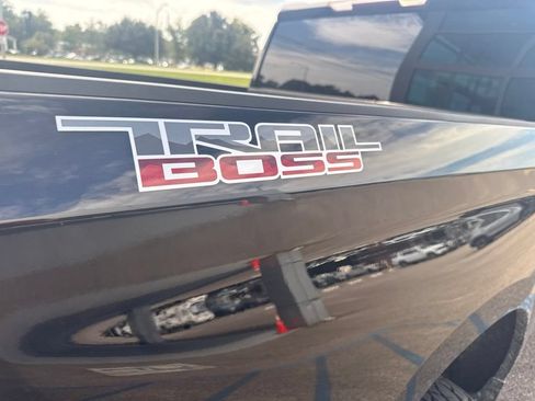 Used 2019 Chevrolet Silverado 1500 LT Trail Boss AWD/4WD image 6