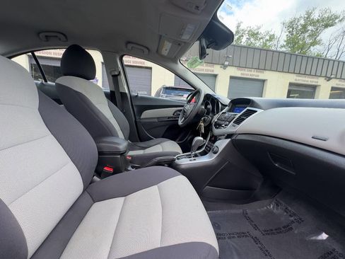 Used 2013 Chevrolet Cruze LS FWD image 13