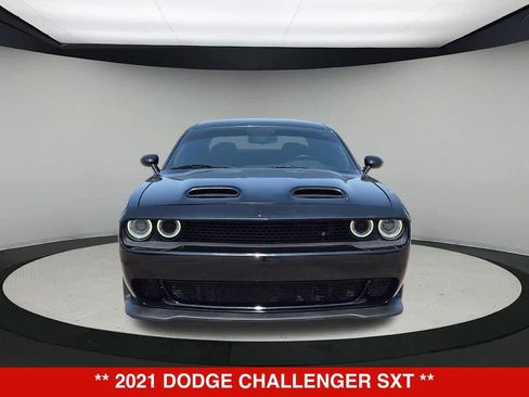 Used 2021 Dodge Challenger SXT RWD image 9