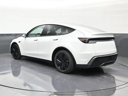 Used 2026 Tesla Model Y Long Range AWD/4WD image 3