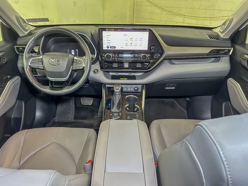 Used 2023 Toyota Highlander Limited AWD/4WD image 29