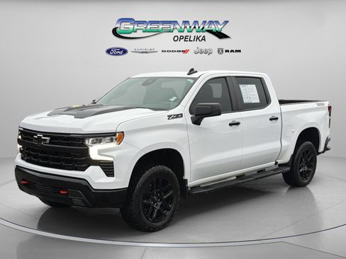 Used 2024 Chevrolet Silverado 1500 LT Trail Boss w/ Convenience Package II image 4