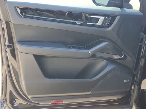 Used 2022 Porsche Cayenne image 5