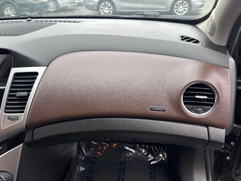 Used 2015 Chevrolet Cruze LT image 23