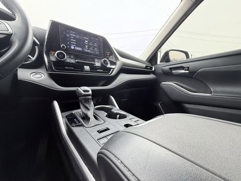 Used 2024 Toyota Highlander XLE image 20