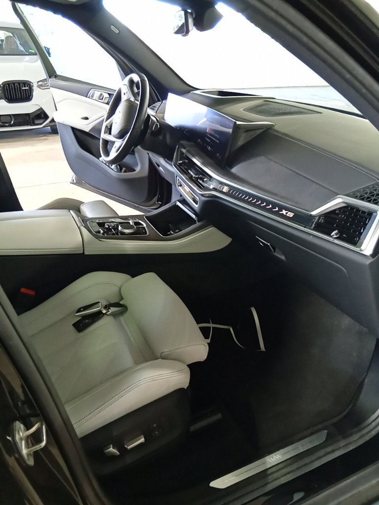 Used 2025 BMW X5 xDrive40i AWD/4WD image 13