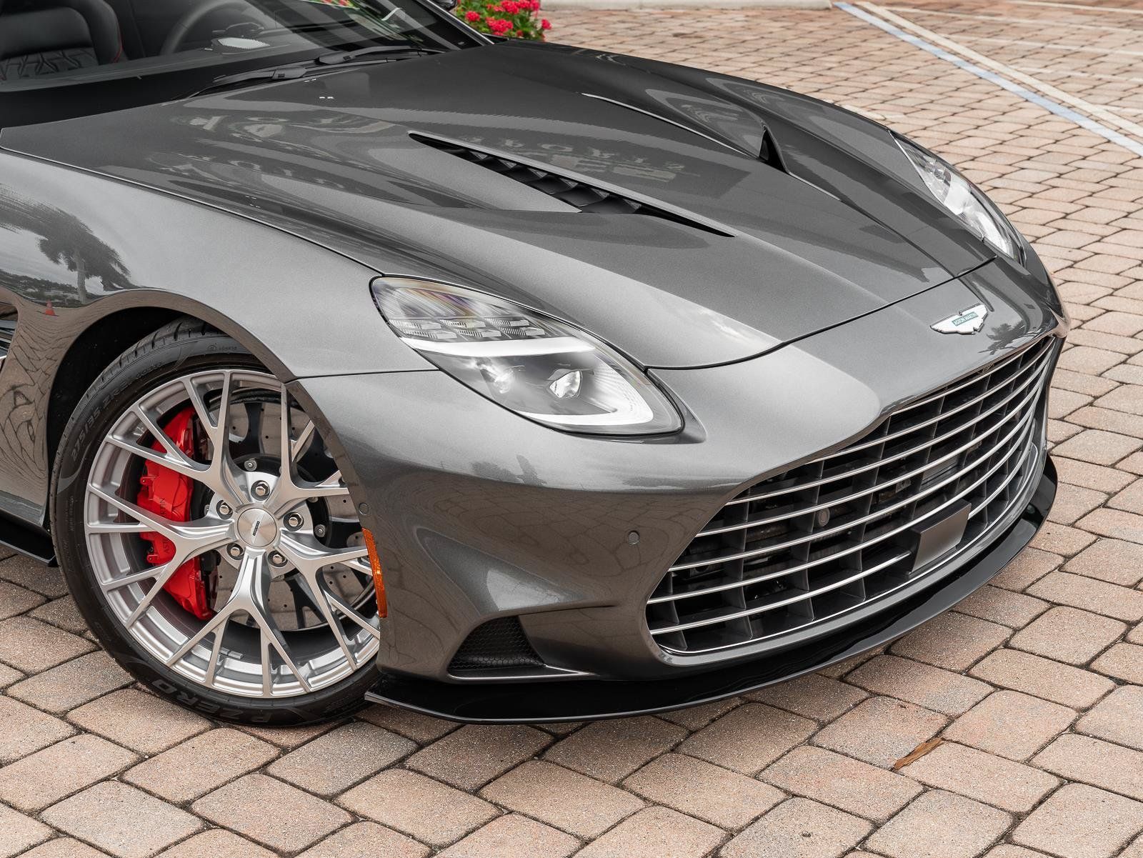 Used 2025 Aston Martin Vanquish RWD image 7