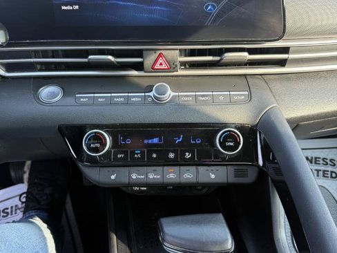 Used 2023 Hyundai Elantra SEL w/ Convenience Package FWD image 16
