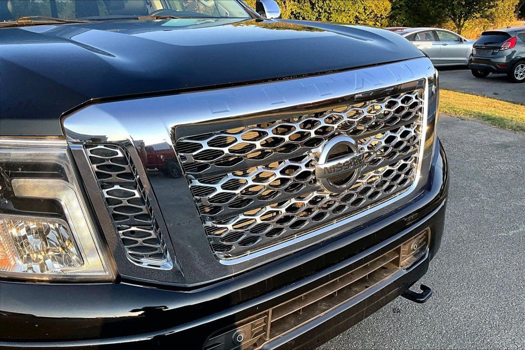 Used 2018 Nissan Titan SL w/ Texas Titan Edition AWD/4WD image 30