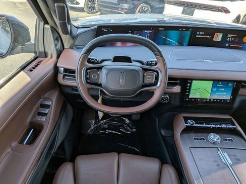 New 2026 Lincoln Navigator Reserve image 18