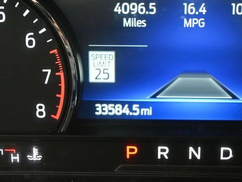Used 2022 Ford Explorer Limited w/ Equipment Group 301A AWD/4WD image 38