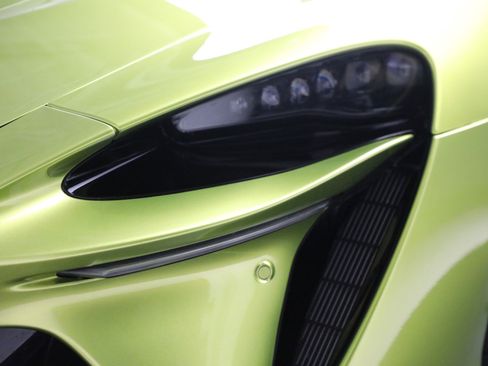 Used 2024 McLaren Artura image 24