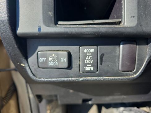 Used 2016 Toyota Tacoma TRD Sport w/ Premium & Technology Package image 16