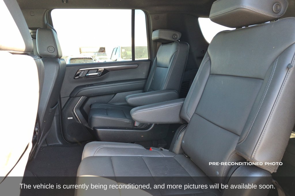 Used 2026 Chevrolet Suburban LT w/ Comfort Package AWD/4WD image 12
