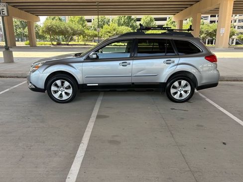 Used 2012 Subaru Outback 2.5i Limited AWD/4WD image 9