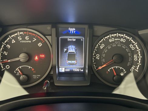 Used 2023 Toyota Tacoma SR w/ SR Convenience Package AWD/4WD image 17