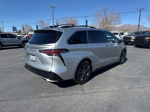 Used 2024 Toyota Sienna XSE image 7