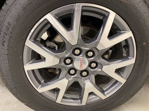 Used 2023 GMC Acadia SLT image 25