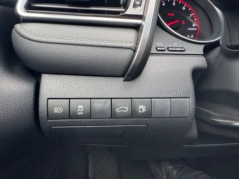 Used 2018 Toyota Camry XSE FWD image 16
