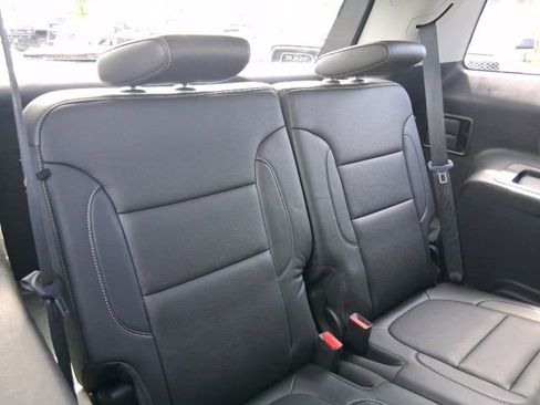 Used 2023 GMC Acadia SLT AWD/4WD image 11