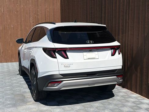 Used 2025 Hyundai Tucson Limited FWD image 17