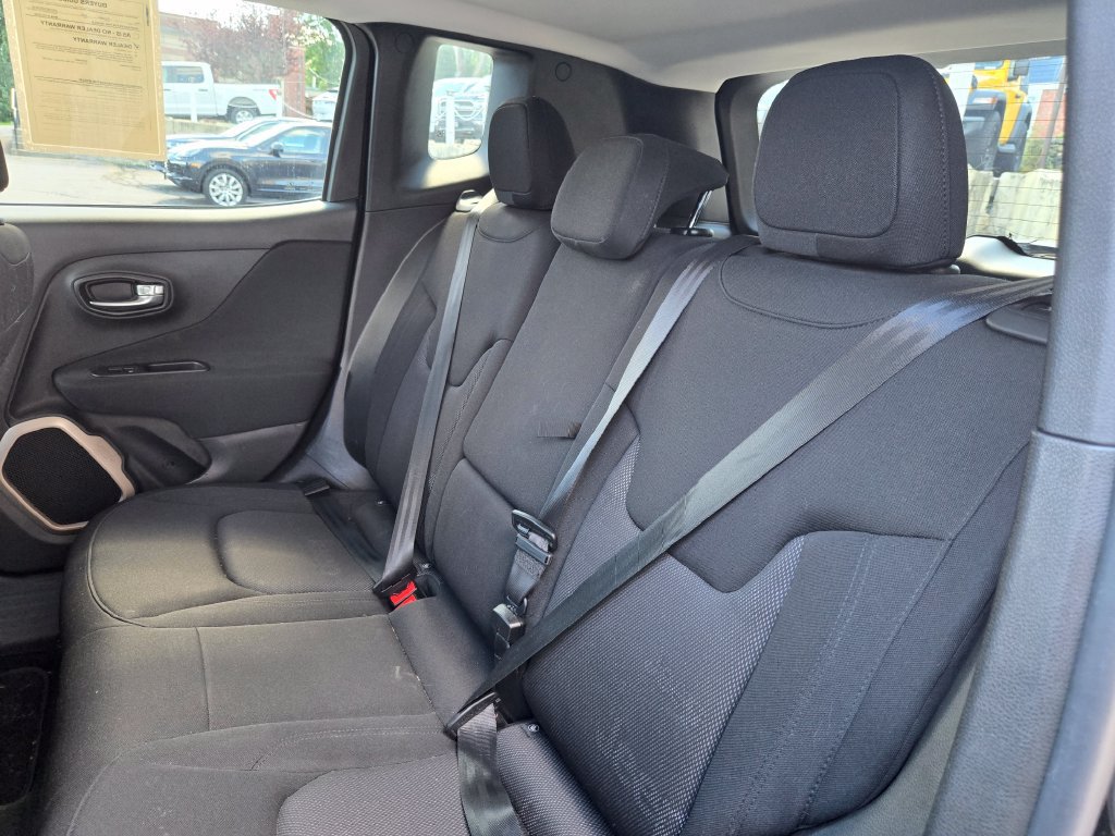 Used 2016 Jeep Renegade Latitude AWD/4WD image 12