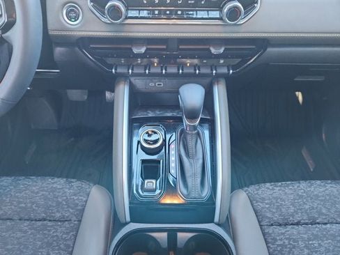 Used 2024 Chevrolet Colorado ZR2 w/ Technology Package image 11