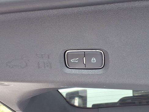 Used 2025 Ford Expedition Platinum w/ Platinum Ultimate Package AWD/4WD image 23