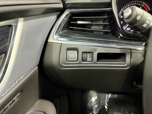 Used 2025 Cadillac XT5 Premium Luxury image 17