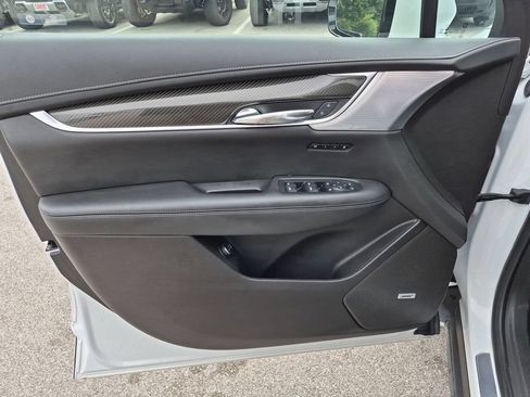 Used 2023 Cadillac XT6 Sport w/ Technology Package AWD/4WD image 21