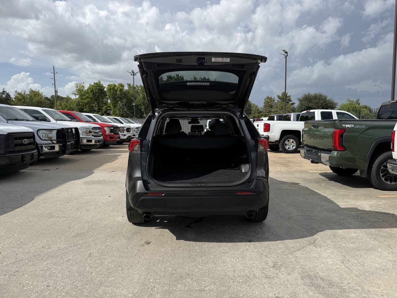 Used 2021 Toyota RAV4 XLE Premium FWD image 37