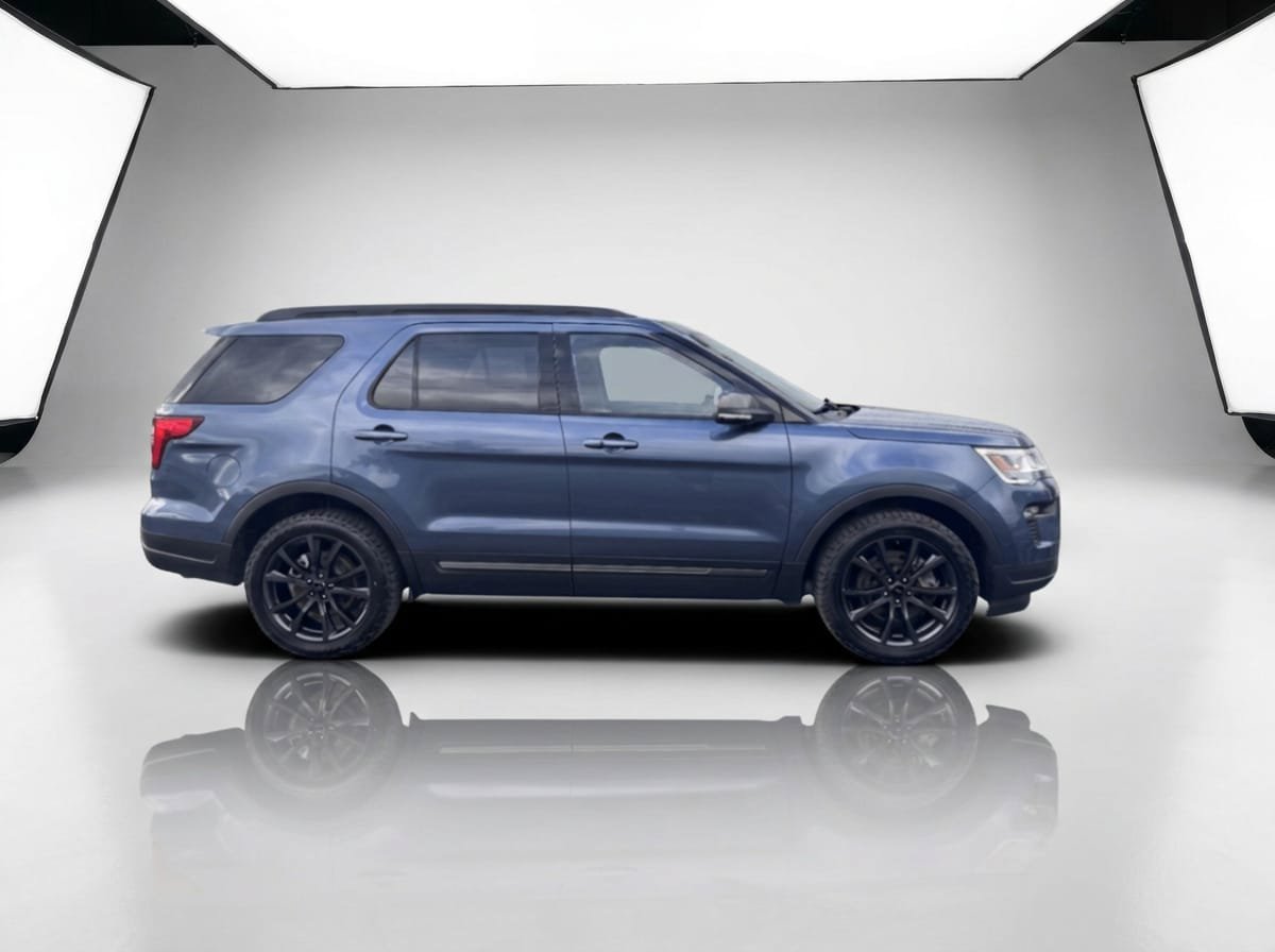 Used 2019 Ford Explorer XLT w/ Equipment Group 202A AWD/4WD image 3