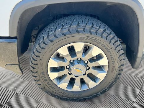 Used 2024 Chevrolet Silverado 2500 Custom w/ Custom Value Package AWD/4WD image 28