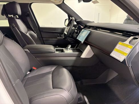 New 2026 Land Rover Range Rover Long Wheelbase SE AWD/4WD image 25