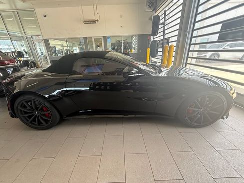 Used 2022 Aston Martin V8 Vantage Roadster RWD image 4