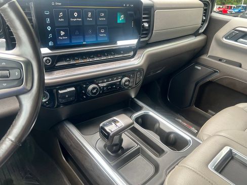 Used 2022 Chevrolet Silverado 1500 LTZ AWD/4WD image 32