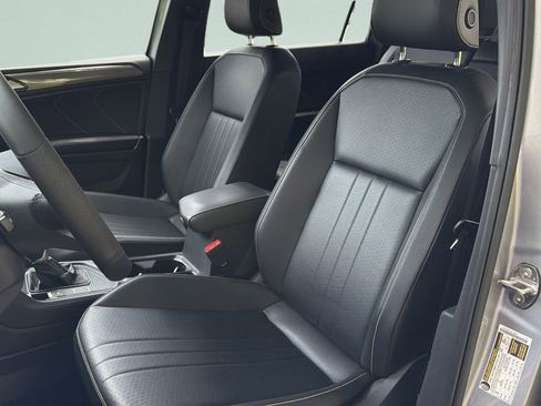 Certified 2022 Volkswagen Tiguan SE R-Line FWD image 29