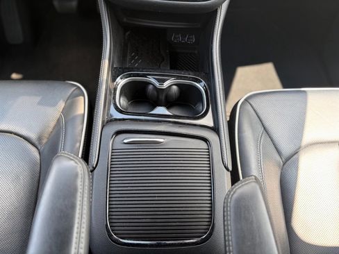 Certified 2025 Chrysler Pacifica Limited FWD image 30