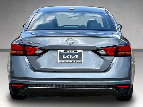 Used 2025 Nissan Altima 2.5 SV FWD image 5