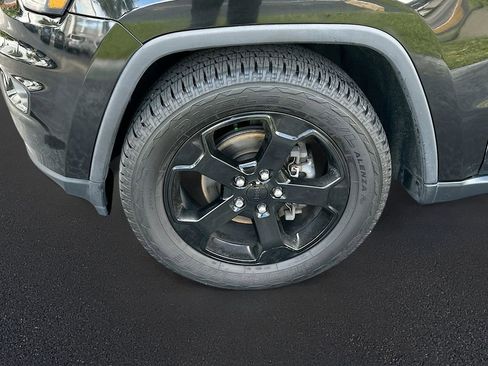 Used 2018 Jeep Grand Cherokee Laredo image 36