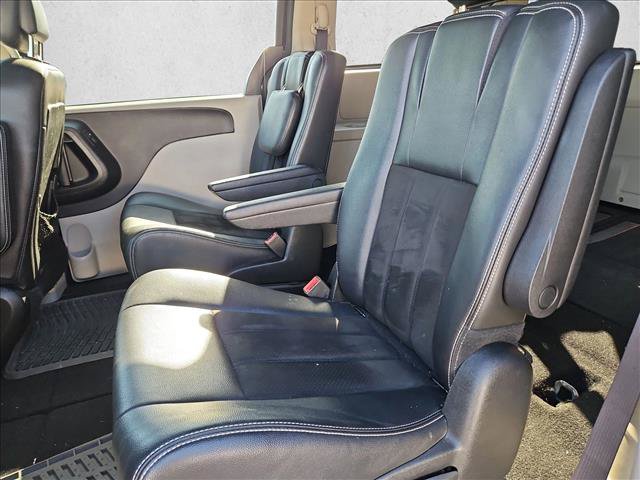 Used 2019 Dodge Grand Caravan SXT FWD image 16